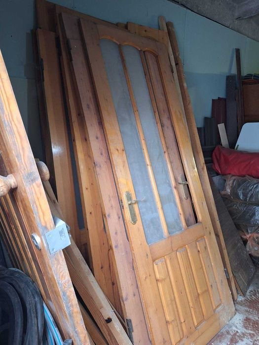 Продам двери деревянные