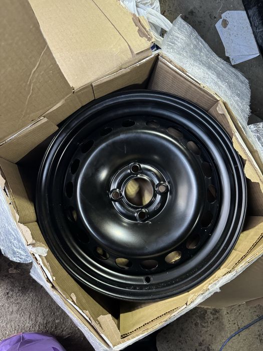 LADA  штампованный диск R15, PCD4х100