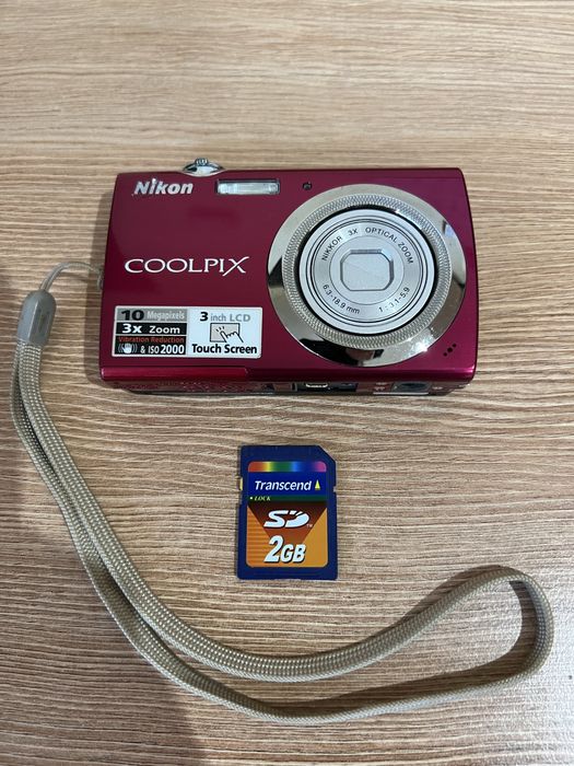 Фотоапарат Nikon 10 Mp с подаръци