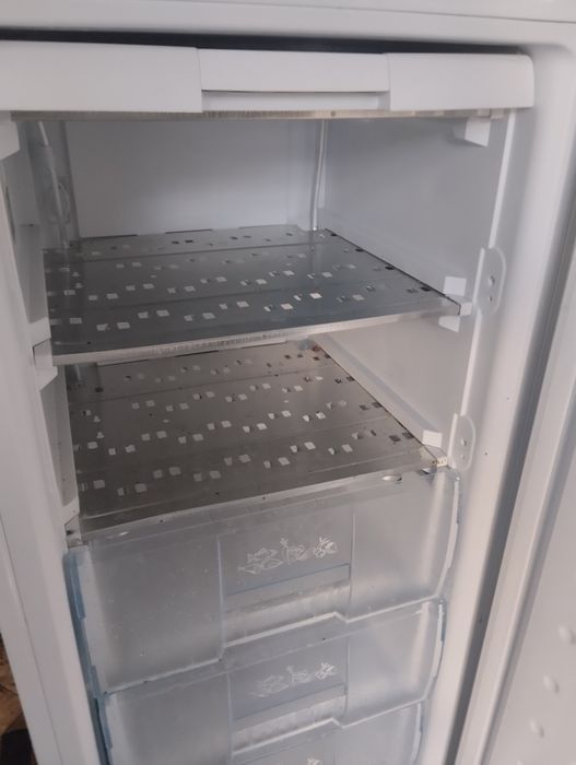 Продавам фризер beko