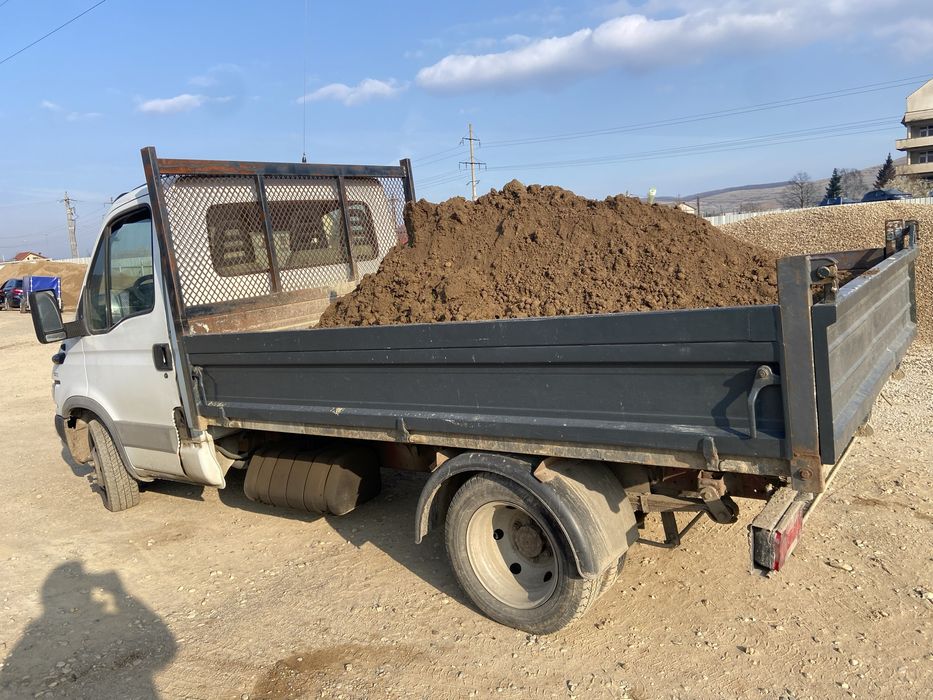 Pamant negru vegetal / Pamant galben nisipos