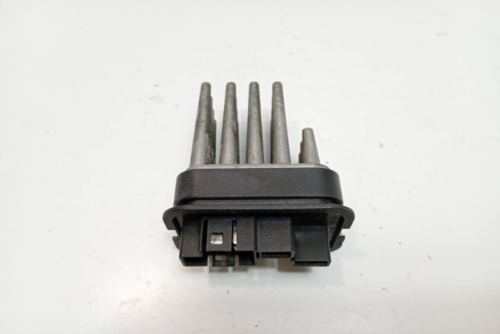 Rezistenta  trepte 90566802 Opel Meriva  seria