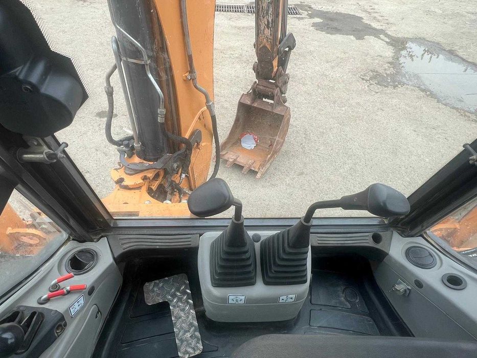 Buldoexcavator CASE 580 ST anul 2019 4x4