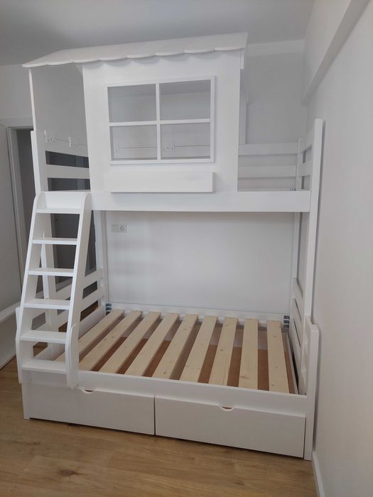 TRANSPORT GRATUIT.Pat etajat cu spatiu pt joaca sau saltea.Cod 2805