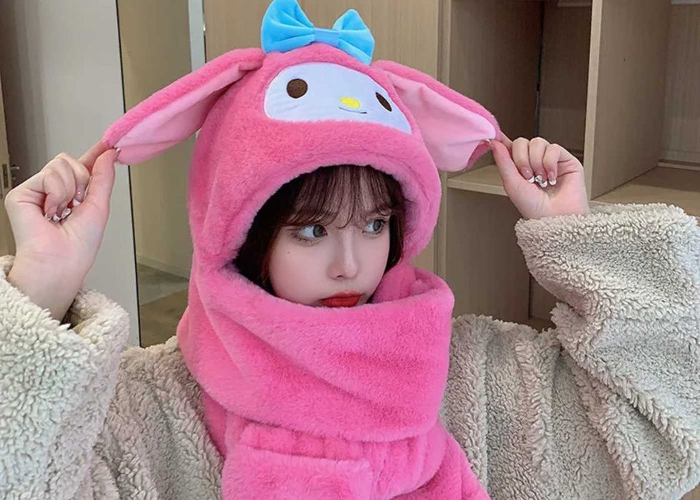 Шапка с ушками шарфом и варежками