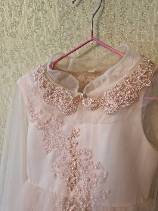 Платье розовое с накидкой