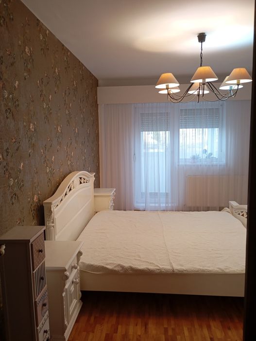 Închiriez apartament