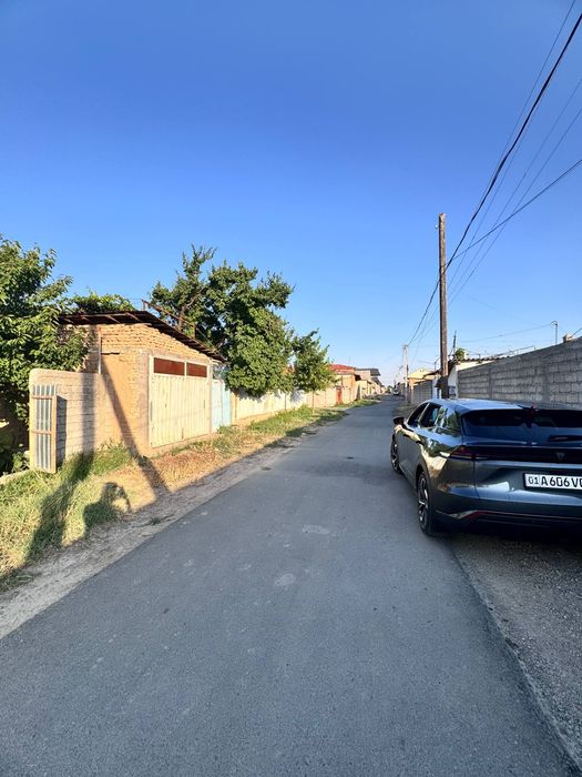 Qibray naberejniy eski Vin zavod ko'chasi 3-sotok fasad:10-metr yer