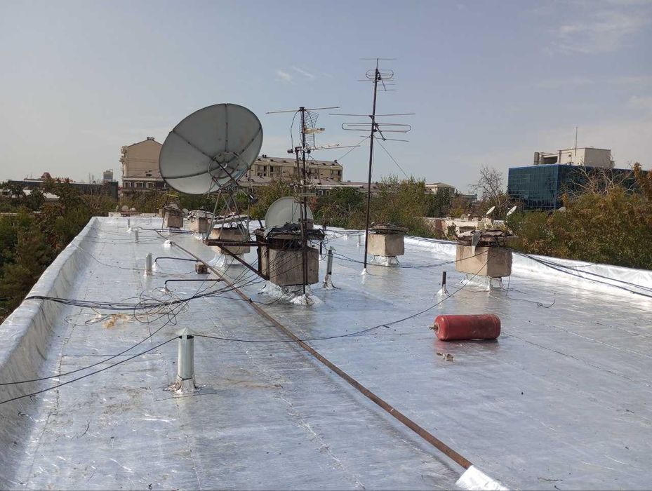 Покрытие крыши Фольгоизолом с гарантией от фирмы.