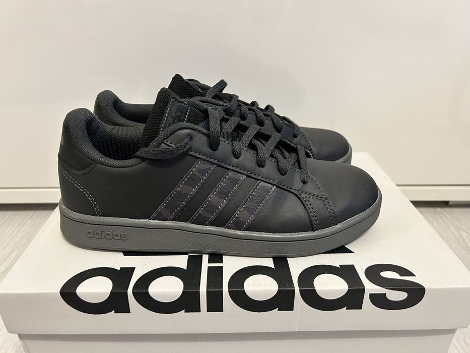 Adidași pentru băieți marimea 36