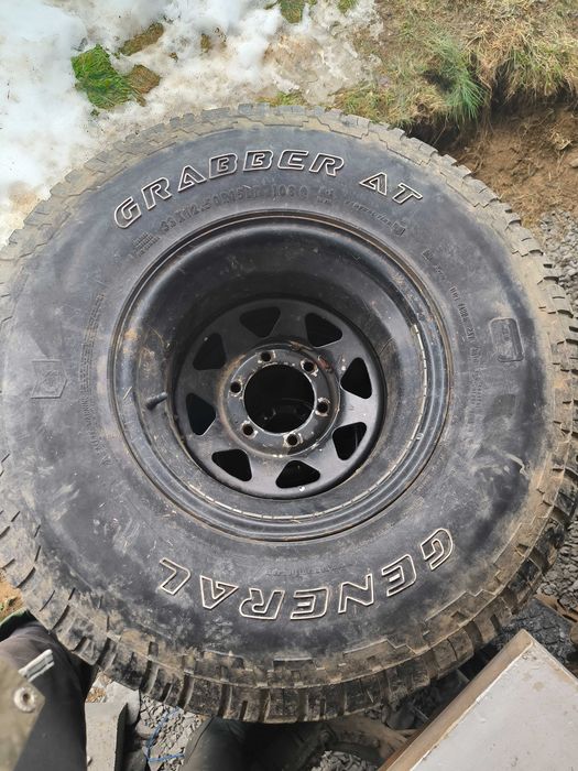 Vând cauciucuri Nissan Patrol