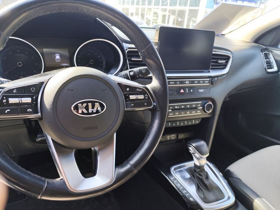 Kia Ceed CEED Sw  1.4 T-GDI 7 DCT • AN 2019 • BENZINA • 140cp