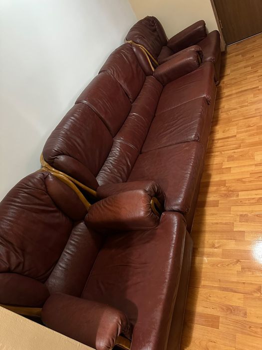 Canapea din piele cu scaune din piele