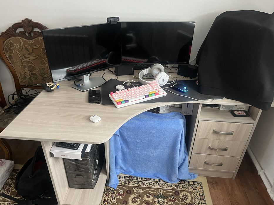 Продам компьютерный стол в хорошем состоянии