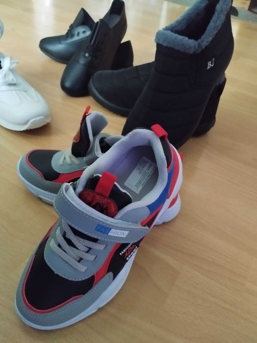 Обувки Нови номер 35 и номер 41, 42