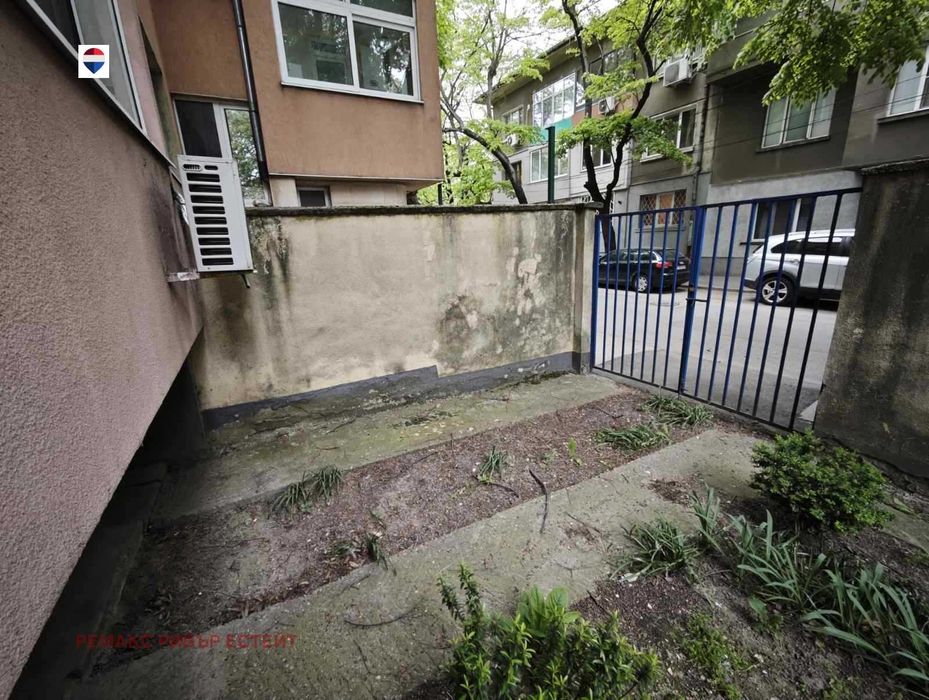 Тристаен апартамент с паркомясто за продажба кв. Хъшове