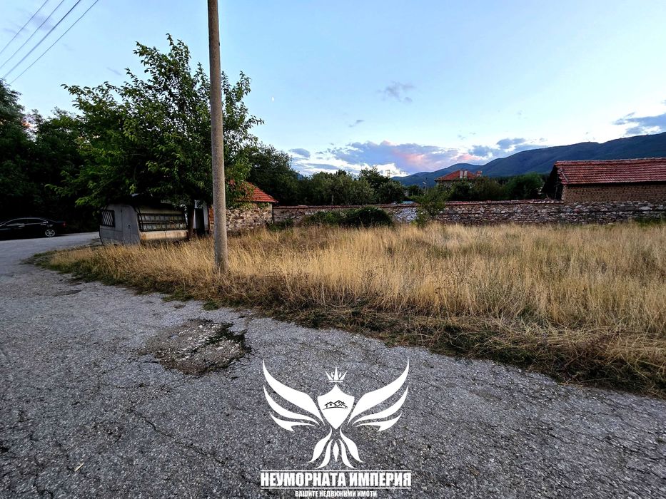 Продавам парцел 1592кв.м. в с.Долнослав, статут за НТП Стопански Двор