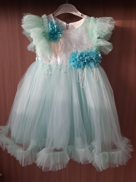 Продам платье для девочки