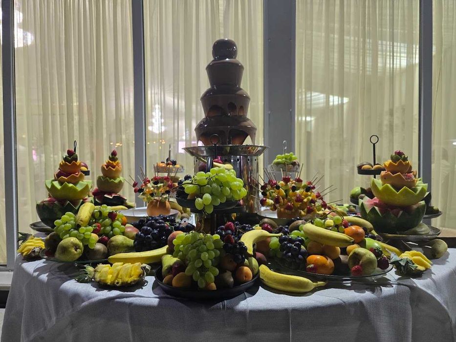 Fantana de ciocolata si bar fructe evenimente