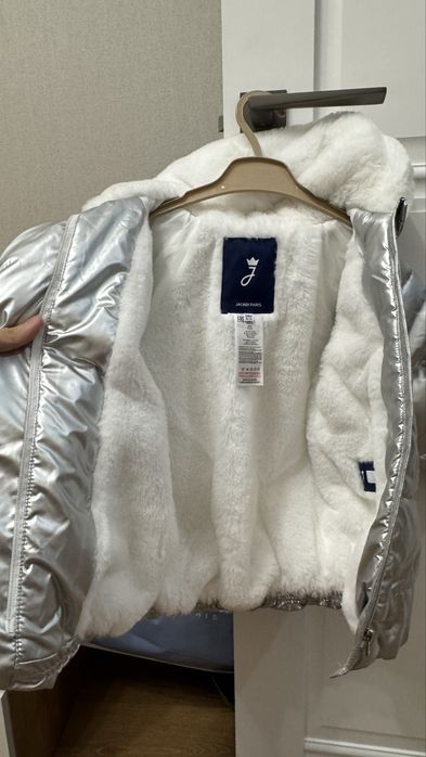 Продам детскую куртку jacadi