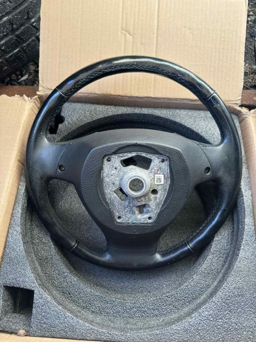 Продавам оригинален волан за BMW F10, свален от BMW 535i бензин, 2012