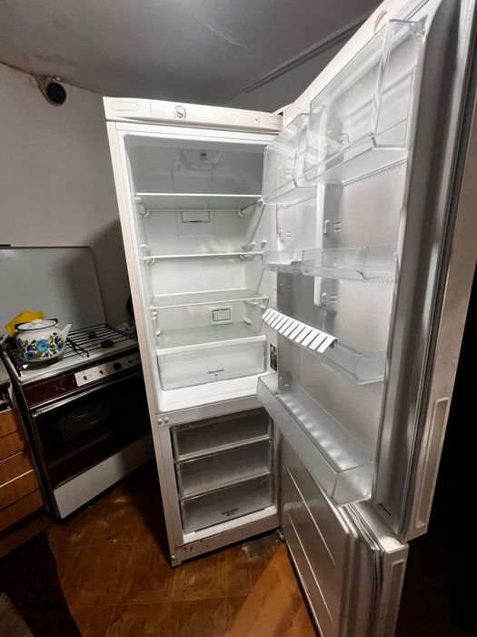 Холодильник Аристон