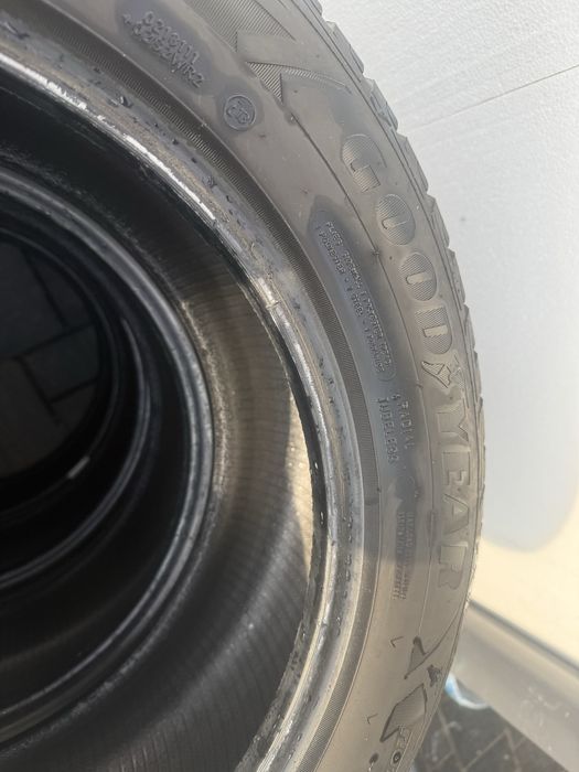 Vind set anvelope 225/55/17 GOOD YEAR ULTRA GRIP iarna