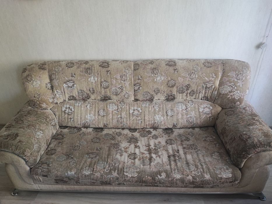 Продам диван и два кресла