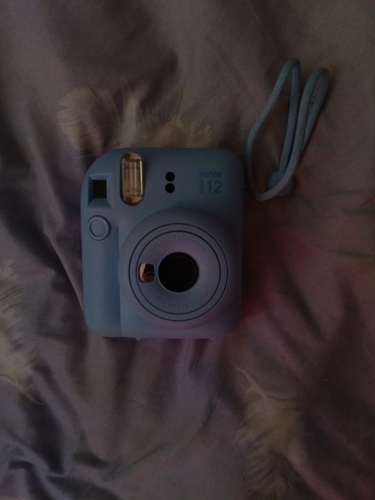 Продам instax mini 12