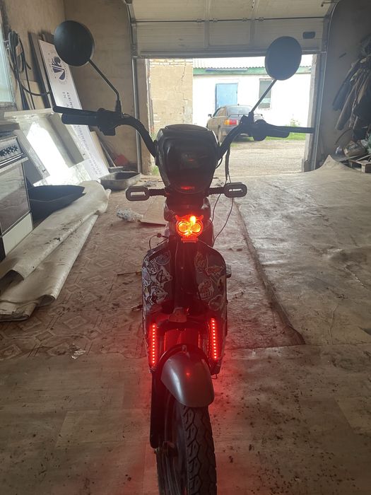 Продам электроскутер ск8