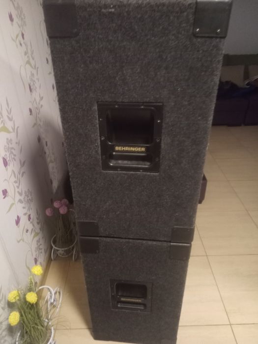 vând boxe Behringer