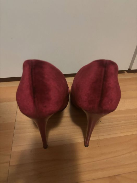 Кадифени червени точета