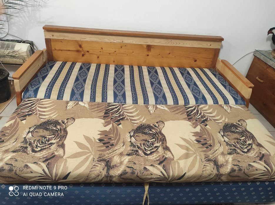 Диван от дърво без забележки