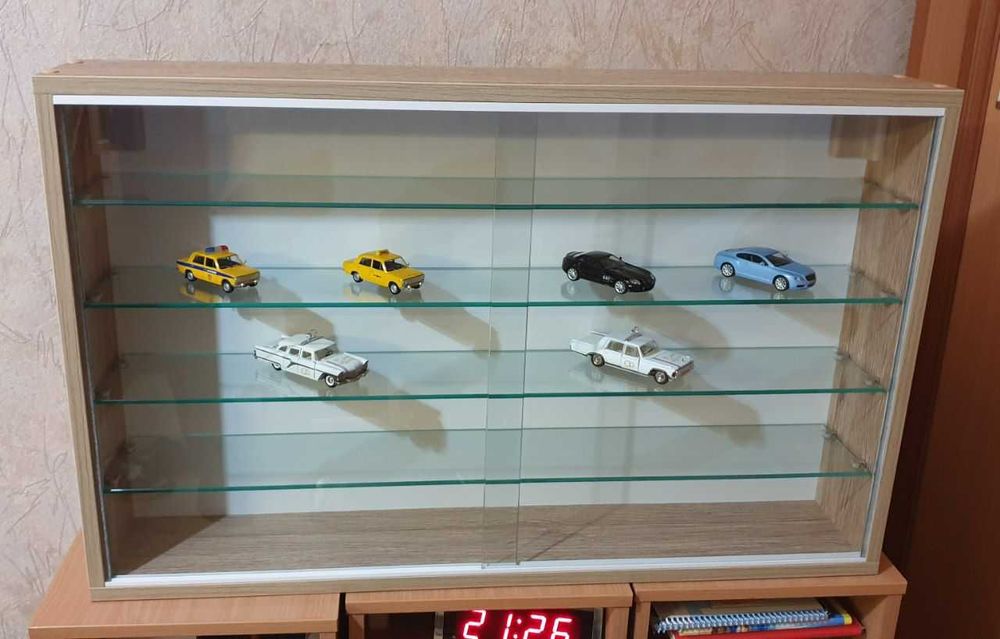 Продам новую подвесную полку для масштабных моделей и т.п.