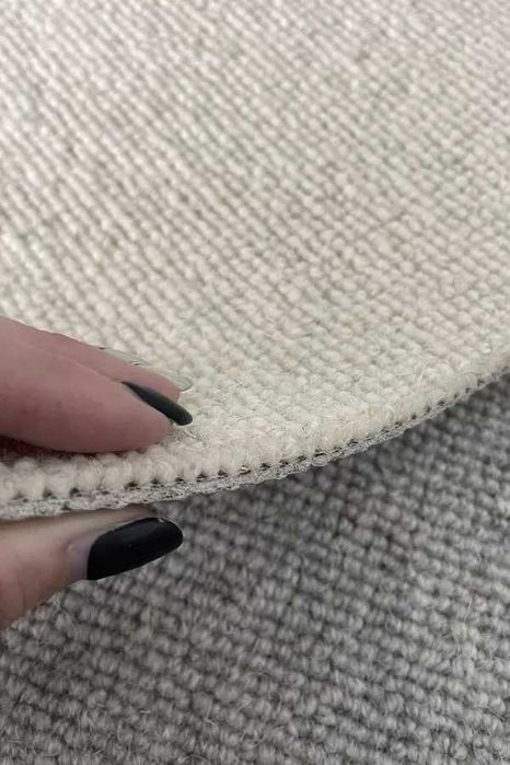 Поръчков килим 350*200 см от вълна в светли бели и кремави нюанси