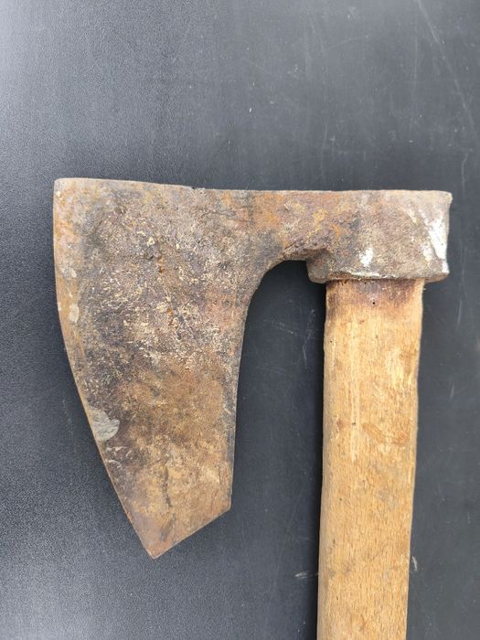 Стара голяма брадва