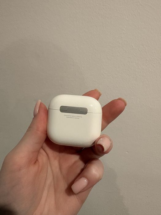 Слушалки AirPods 4
