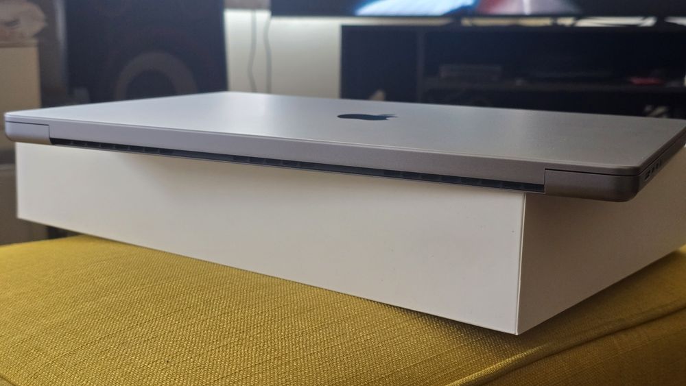 Macbook Pro 16" A2485 M1 Pro 32GB RAM 512gb SSD