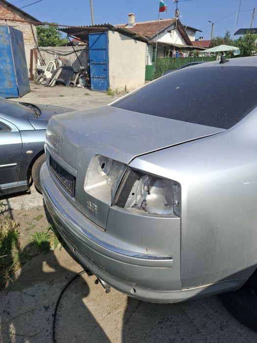 Audi А 8 3.2 бензин 2005 година 260 к.с автоматик - на части