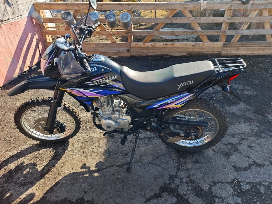 Продам мотоцикл. Эндуро 250 кубиков.