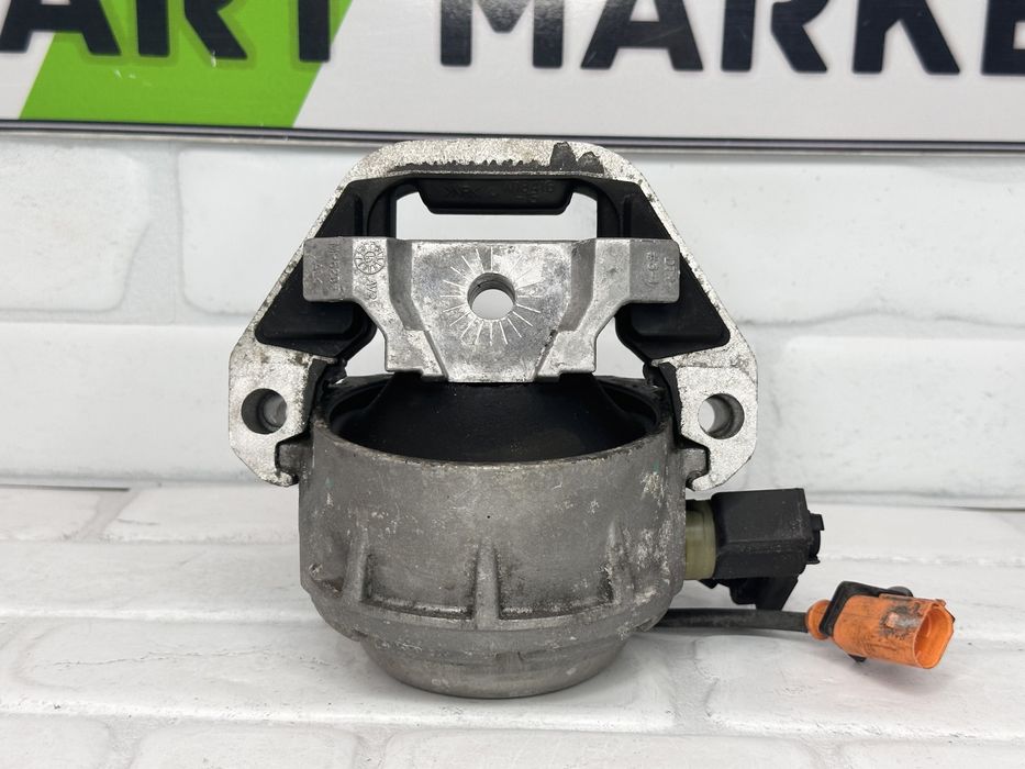 Ляв тампон двигател AUDI A6 A7 4G CRT 272 218 4G0199381LE