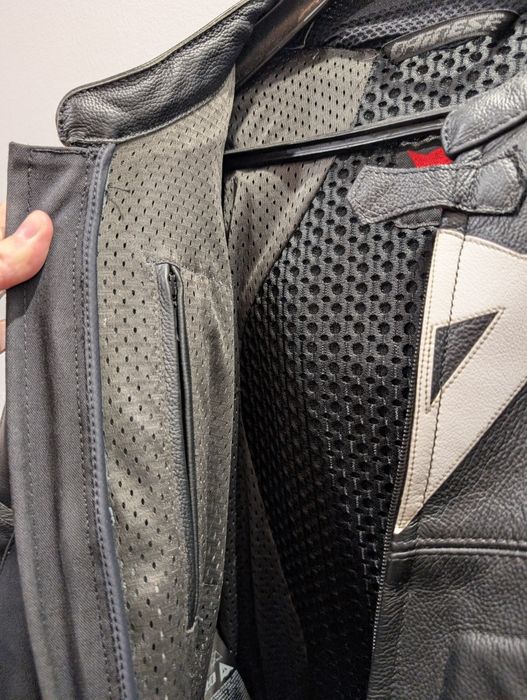 Combinezon Costum moto piele Dainese Avro D1, marime: 48