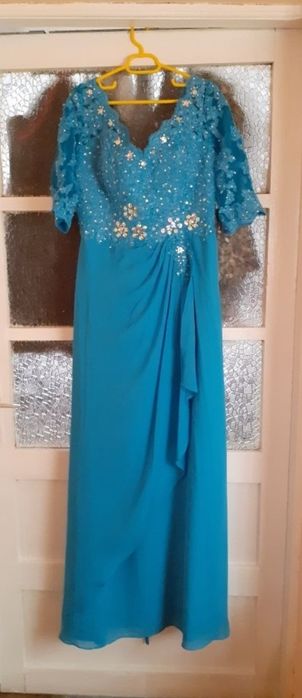 Vând 3 rochii în stare foarte bună