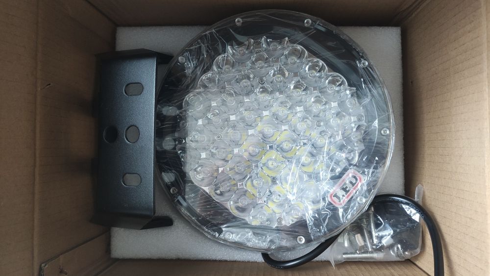 Лед халогени 9 инча х 185вата 2бр.к-т