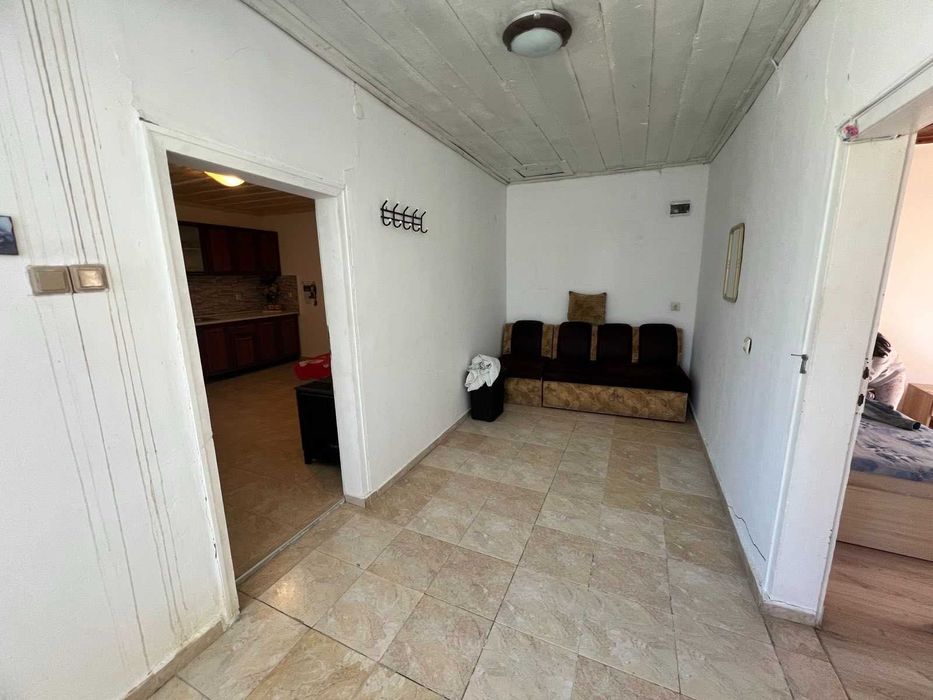 Тухлена къща в центъра на с. Здравец - 8670