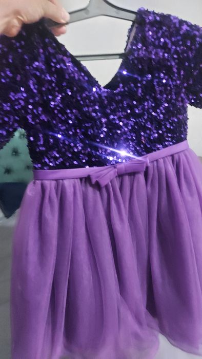 Продам платья для девочки 5-6 лет и 13-14 лет