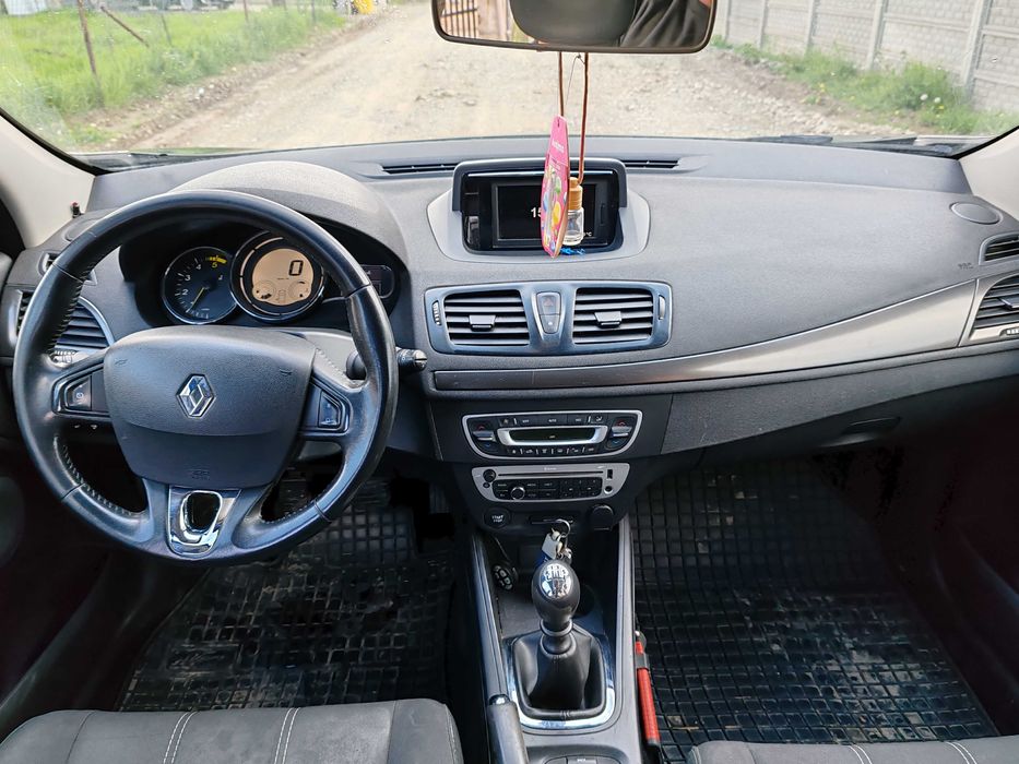 Vând Renault Megane 3 avariat ușor