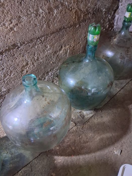 Vând 4 damigene sticlă pt vin