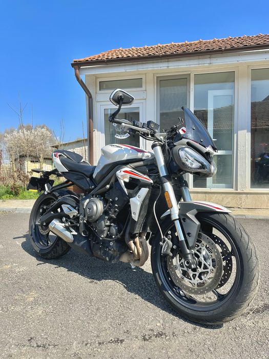 Triumph Street Triple S 660 A2 intretinuta istoric ,revizii la reprezentanță,carte service