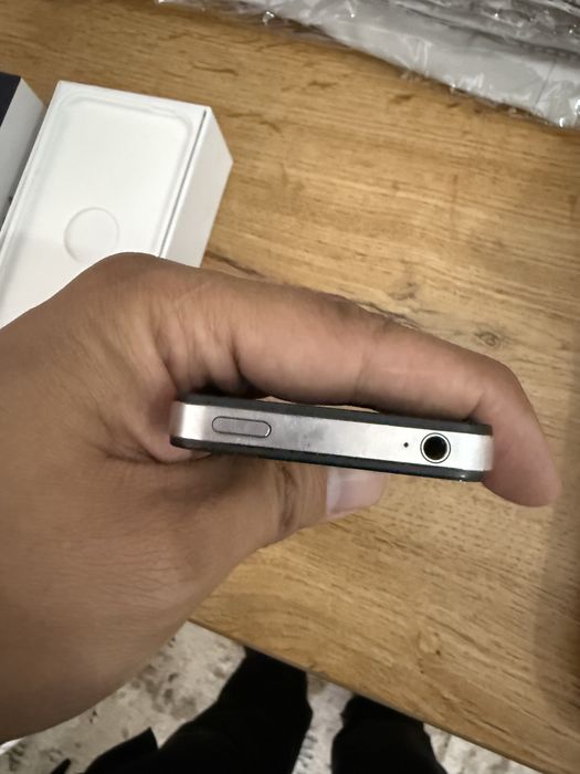 Айфон 4 идеальный состояние почти новый каробка документ есть